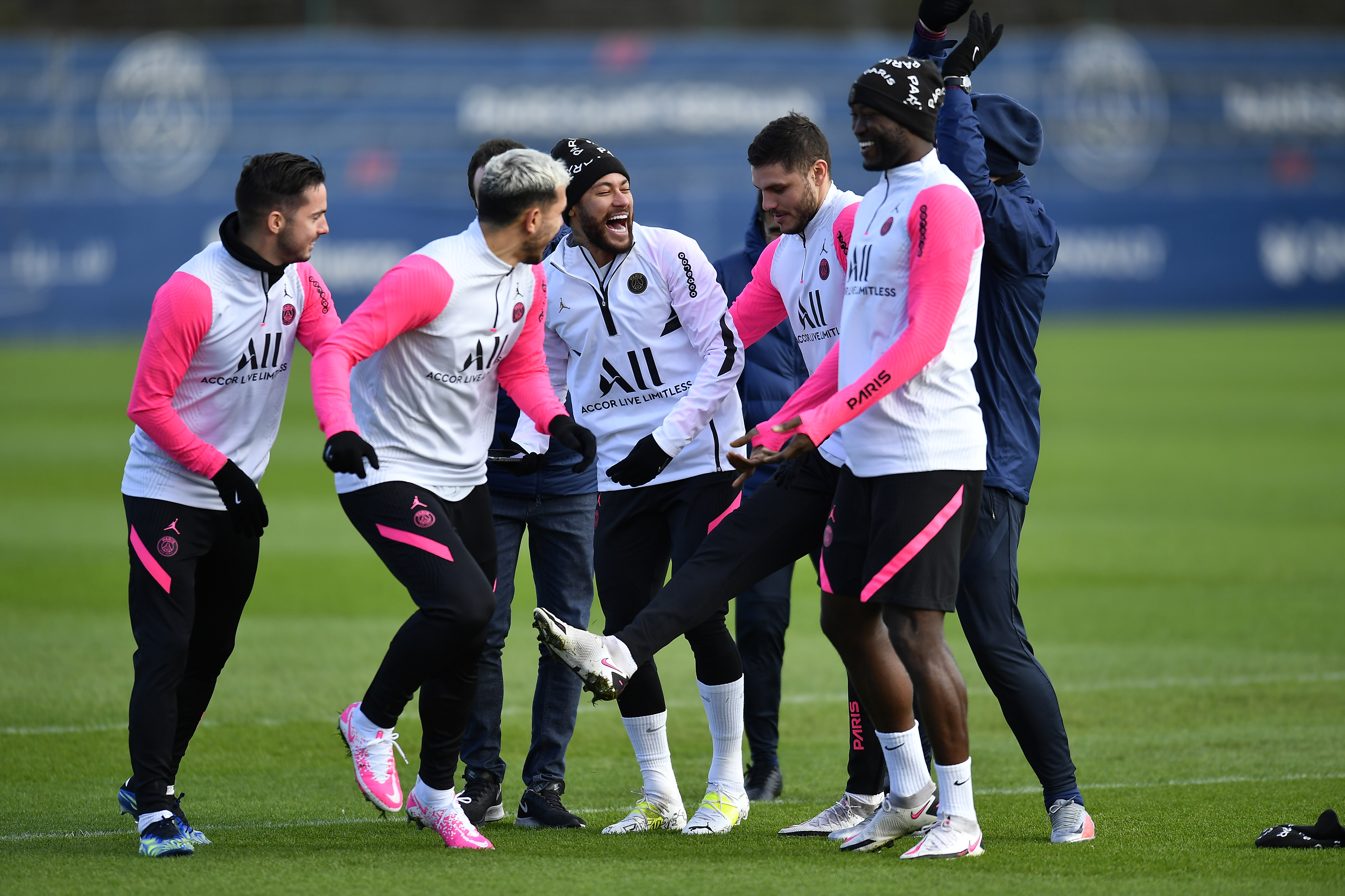 窗口期华盛顿奇才伤情更新内马尔在雄鹿比赛中精彩发挥，今夜华盛顿奇才调整名单以备英超看傻球迷