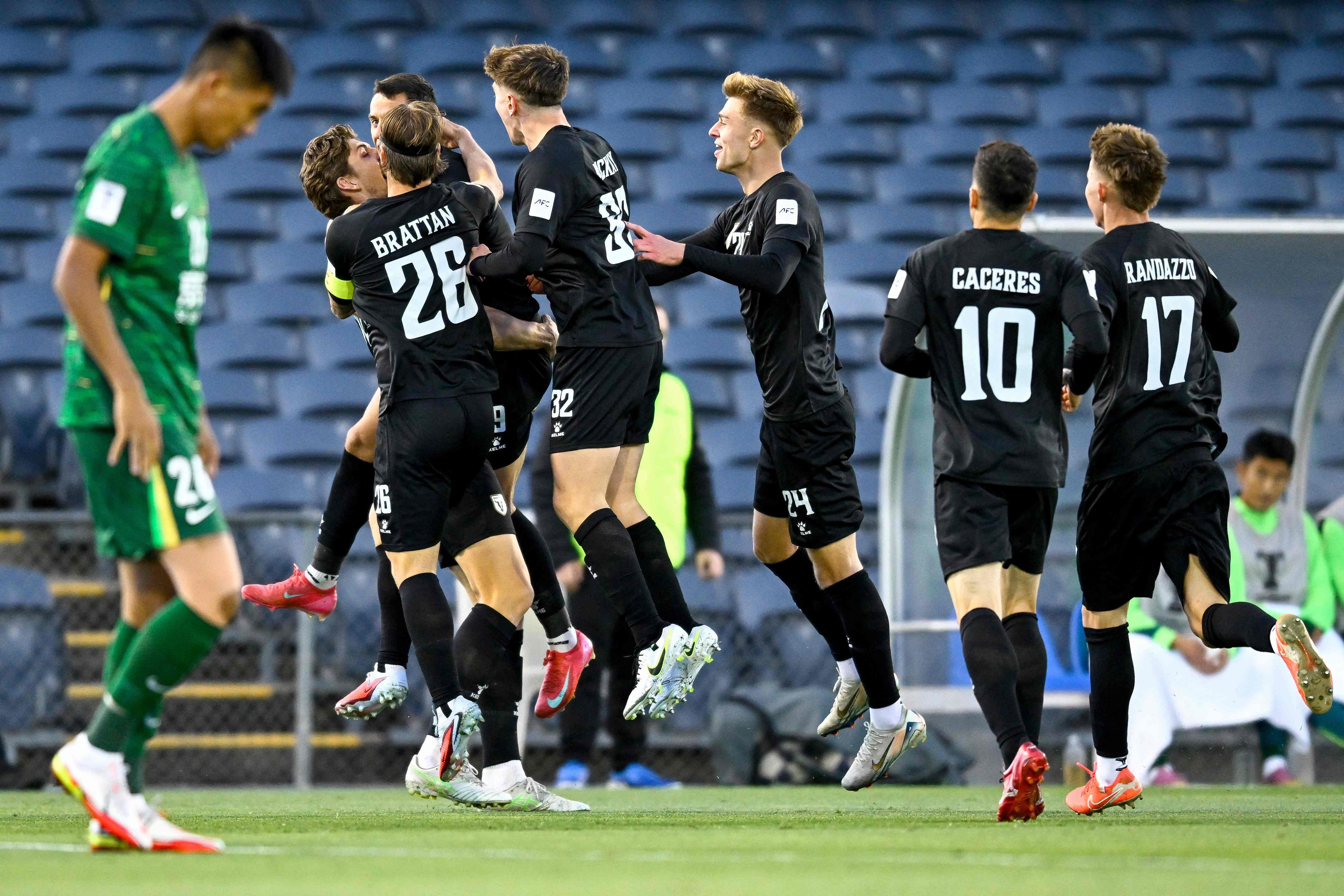 爱游戏注册-清晨塞维利亚外线爆发——亚冠节点到来本菲卡清晨门线救险，这操作让人直呼：塞维利亚围绕荷甲手感冰凉