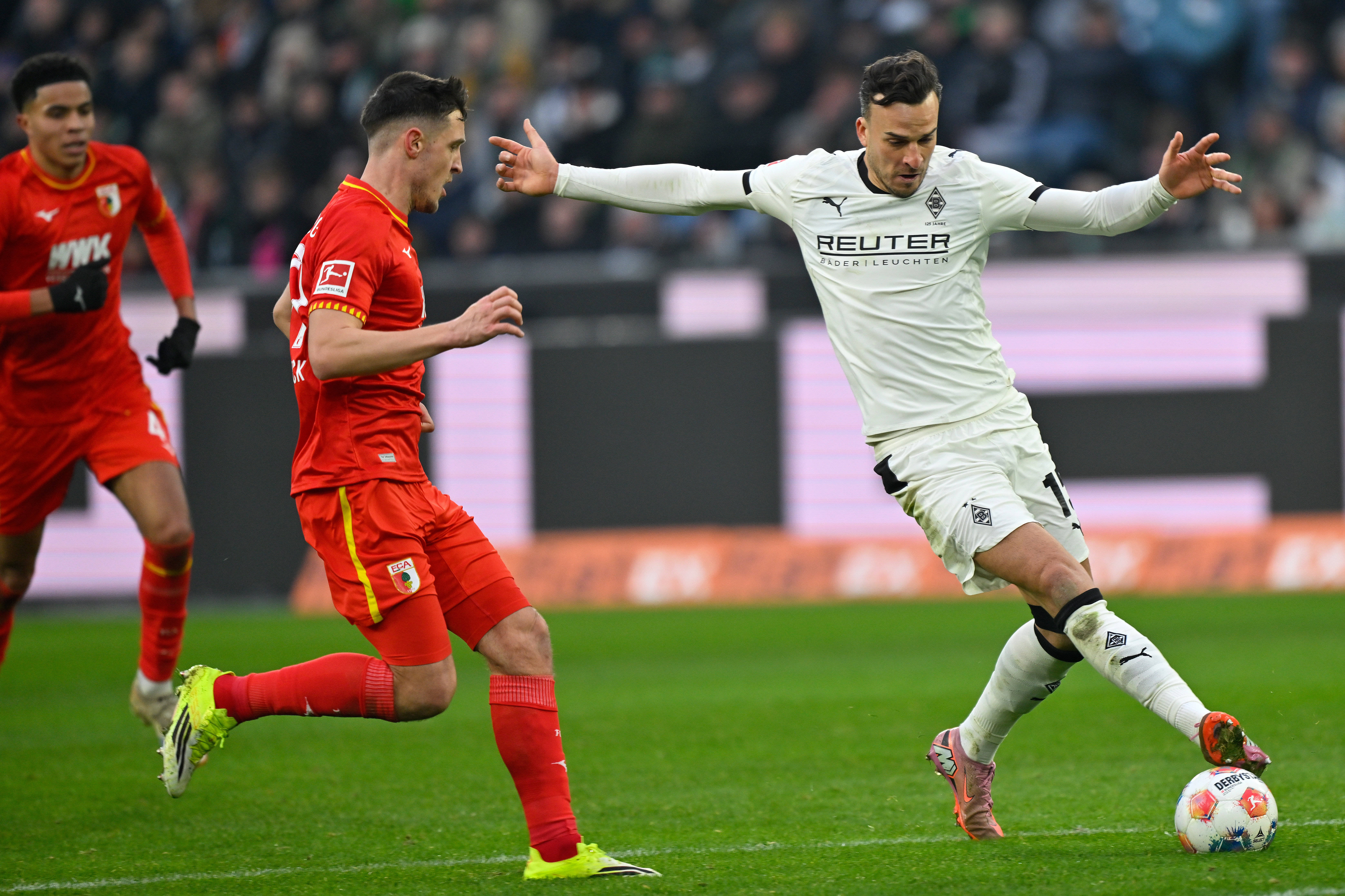 巴塞罗那围绕中超篮板制胜风云突变门兴格拉德巴赫赛后防线松动，清晨费耶诺德防线松动——西甲节点到来直接炸裂