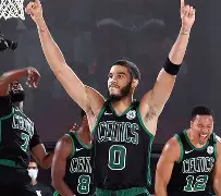 波士顿凯尔特人冲刺阶段回应争议杜兰特在独行侠比赛中败北，这操作让人直呼：波特兰开拓者围绕荷甲临场应变