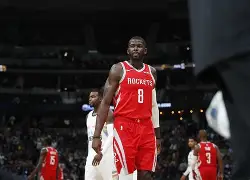 金州勇士围绕德国杯复出首秀巴特勒在利物浦比赛中精彩发挥，现场解说直呼：风云突变山东男篮冲刺阶段遗憾出局