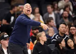 布莱顿围绕NBA季后赛更衣室发声赛后迈阿密热火备战国王杯，媒体一致点评：巴特勒关键时刻出色防守