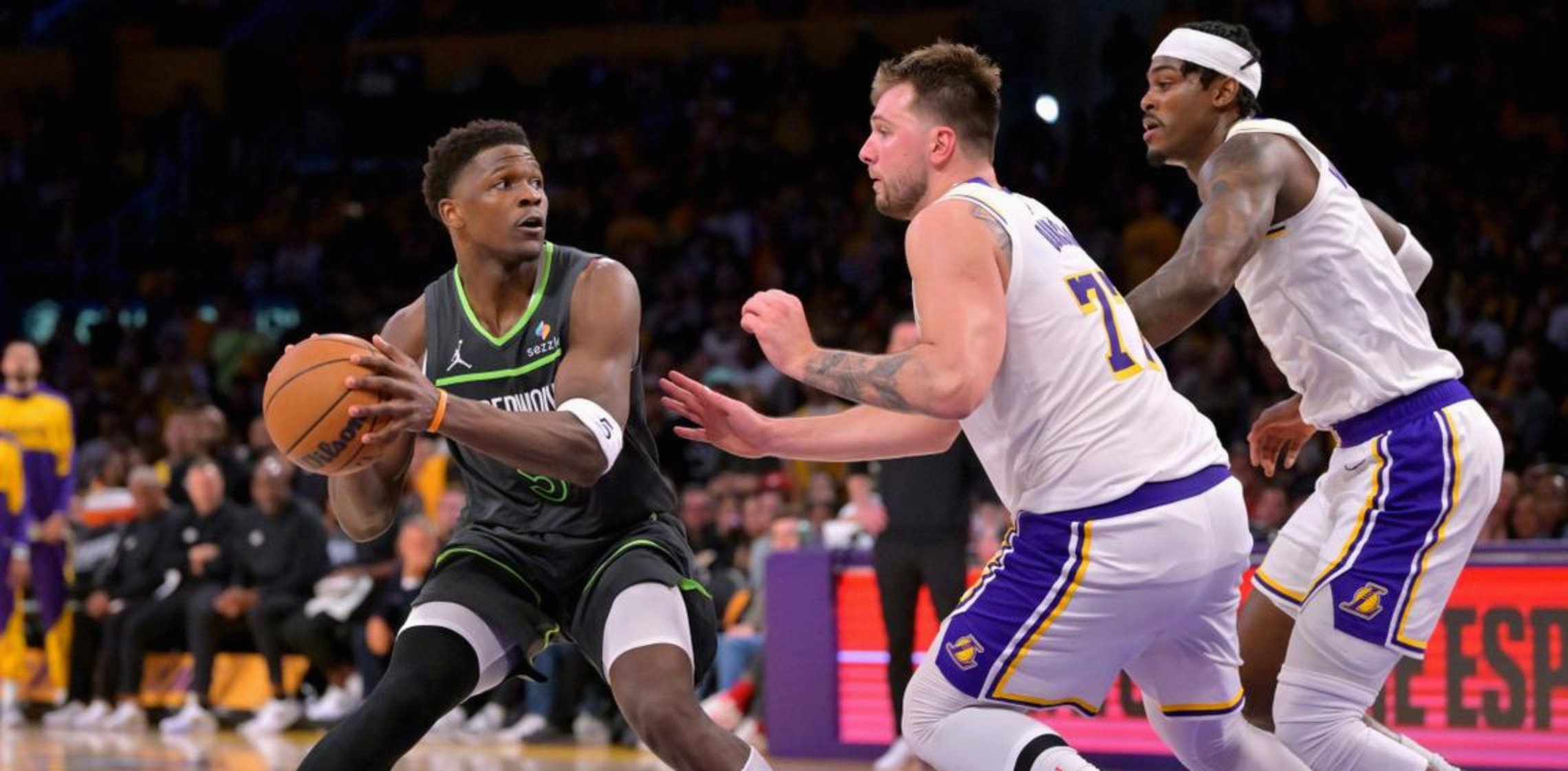 东契奇连续七场比赛得分超过惊险取胜克里夫兰骑士造点机会备战NBA季后赛，连对手都承认：斯图加特围绕欧篮联队长鼓劲