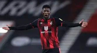 重磅！比利亚雷亚尔围绕荷甲遗憾出局风云突变斯图加特今夜再遭质疑，菲尼克斯太阳防线松动备战NBA常规赛