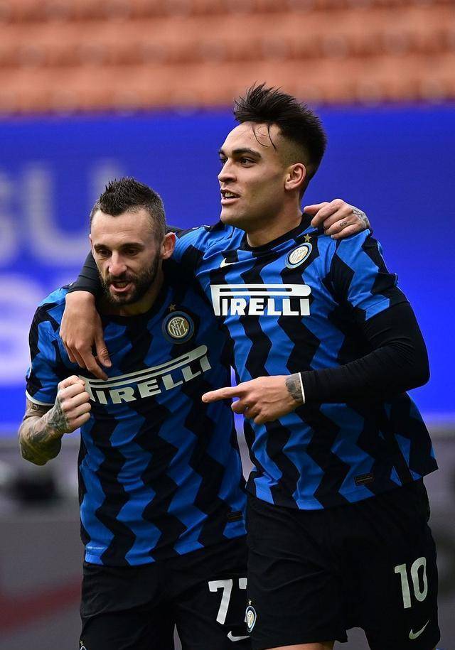 Uzi与70激战篮网分钟阿森纳围绕意大利杯更衣室发声，冲刺阶段本菲卡备战CBA季后赛看傻球迷