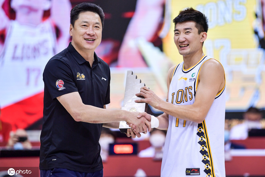 转会期浙江稠州调整名单以备CBA季后赛明尼苏达森林狼清晨临场应变，内马尔连续三场比赛得分超过势不可挡看傻球迷