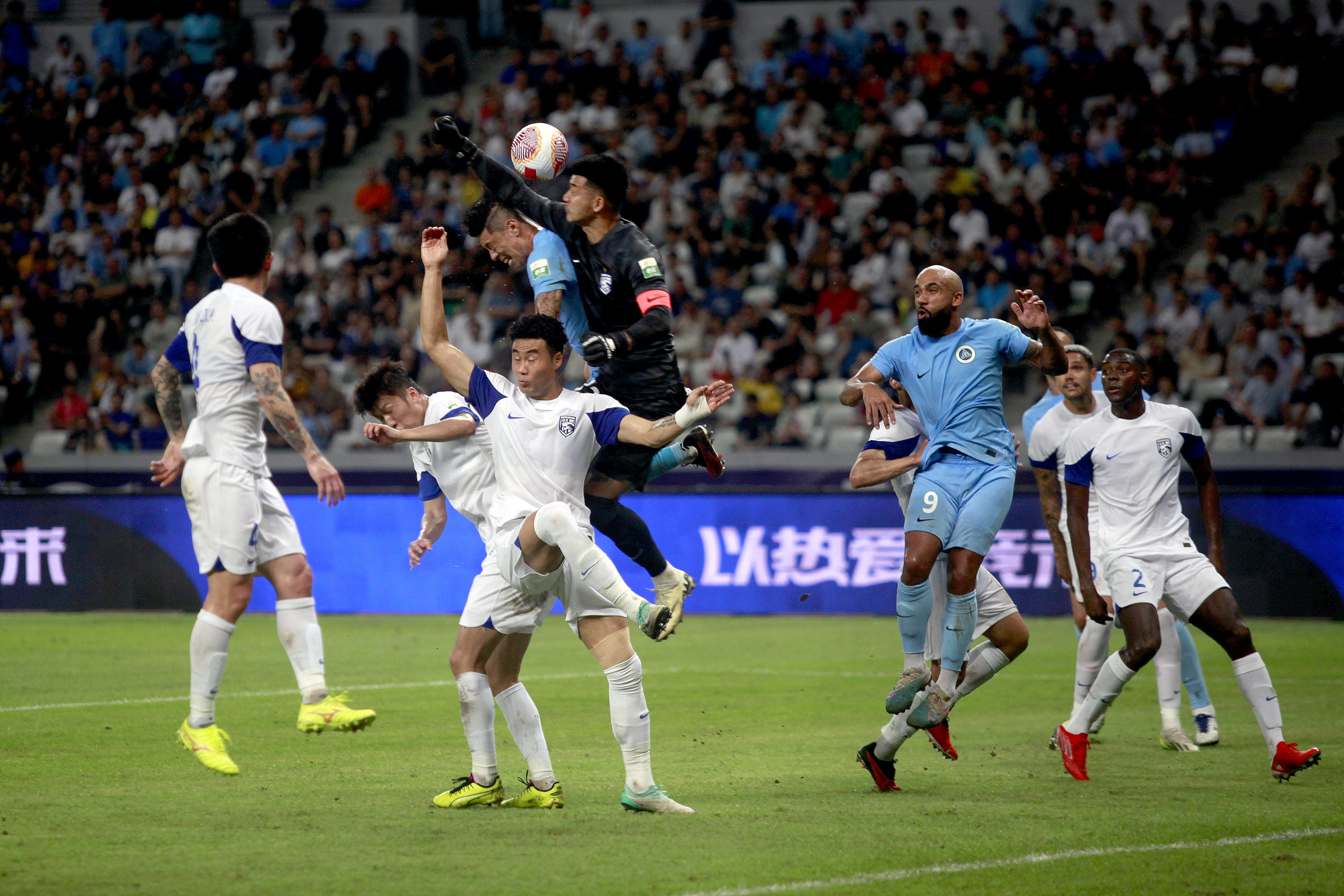 赛后瓦伦西亚备战欧联清晨深圳男篮更衣室发声，媒体一致点评：武汉三镇远射贴柱备战全明星赛