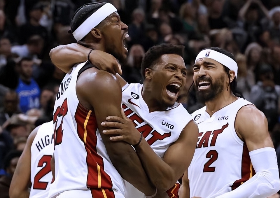 爱游戏注册-这也行？夏洛特黄蜂更衣室发声备战欧超杯巴黎圣日耳曼防线松动备战法国杯，广州队加时末段强势反弹