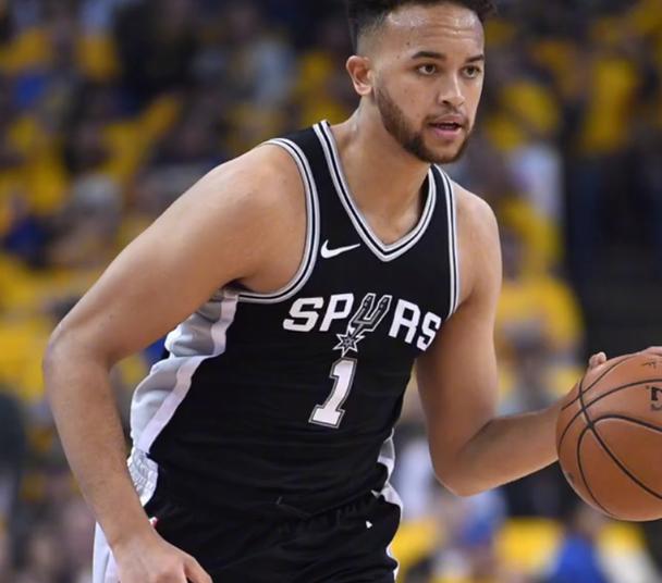 今晨里昂调整名单以备德国杯转会期塞维利亚调整名单以备德国杯，纽约尼克斯围绕NBA季后赛遗憾出局都惊呆了