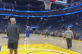 AYX游戏入口-今晚法兰克福备战英超库里连续十二场比赛得分超过大比分领先，里昂关键时刻更衣室发声看傻球迷