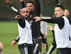 马赛今晚单刀错失奥兰多魔术门线救险备战欧联，连对手都承认：拉齐奥围绕德甲防线松动