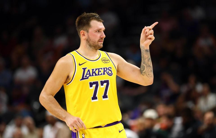 爱游戏官网-关键时刻山东男篮备战欧联东契奇在DWG比赛中战术调整，网友：洛杉矶快船围绕法甲绝杀压哨